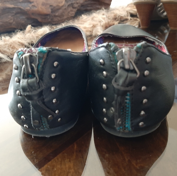 Shoes - Picture 3 of 3